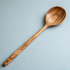 Cuchara de cocina de madera
